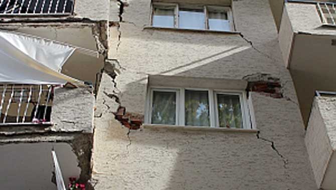 SAÜ'den İzmir Depremine İlişkin Yapı Raporu