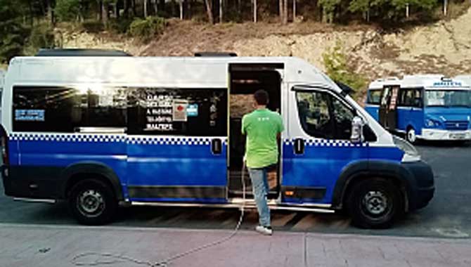 Toplu taşıma araçları dezenfekte ediliyor 