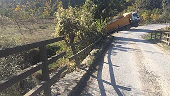 V Kazalara Davetiye Çıkartan Dar Köprü Çözüm Bekliyor