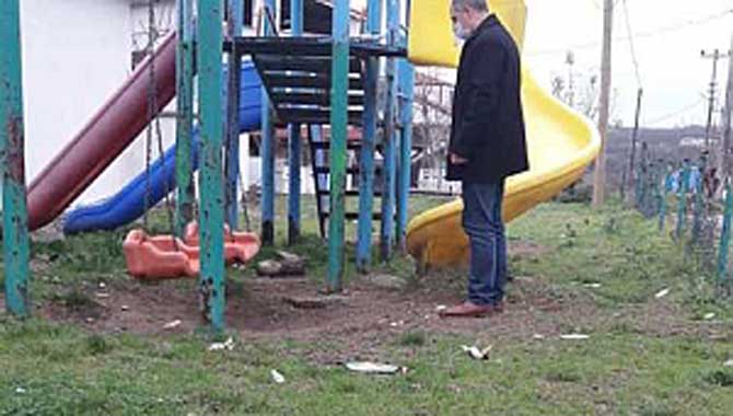 Çocuk parkı kullanılamayacak durumda