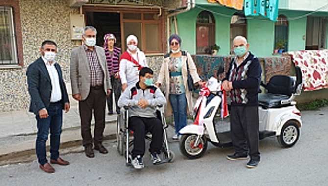 Erenler Kızılay’dan yüzleri güldüren hediye