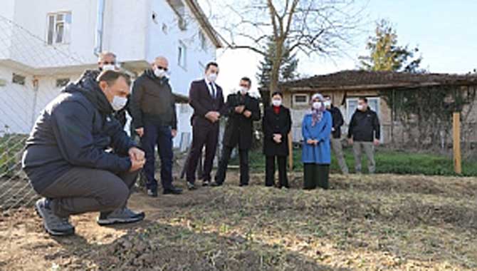 Vali Kaldırım Karapürçek'de Temaslarda Bulundu