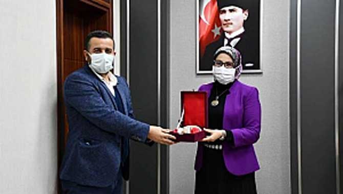 Başarılı Öğretmen ve Öğrenciler Ödüllendirildi. 