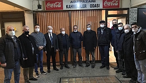 Esnaf kepenk kapatıyor. 