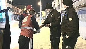 Görevi başındaki polislere çay ve çorba ikramı