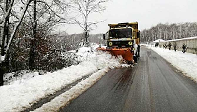 Kar Küreme ve Tuzlama Çalışması