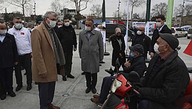 11 tır yardım malzemesi Demokrasi Meydanı’ndan yola çıktı