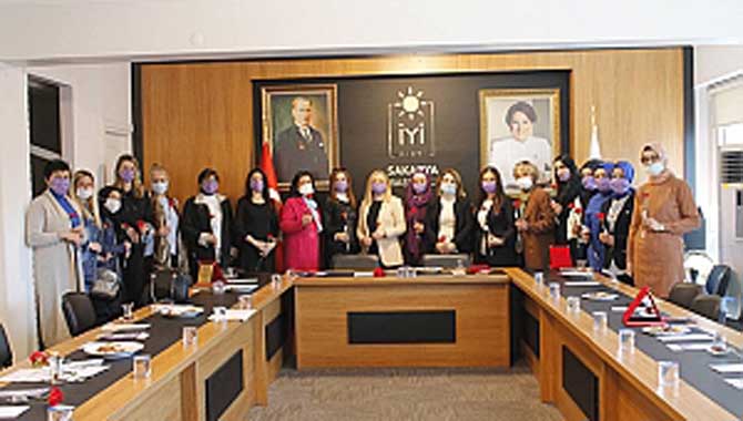 Akçalışkan ''Kadınların hür ve erkekler ile eşit bireyler olduğu göz ardı edilmektedir''