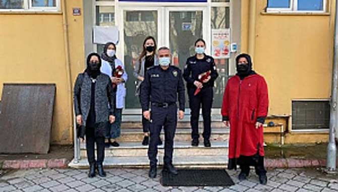 BAŞKAN BABAOĞLU ÇİÇEK DAĞITTI