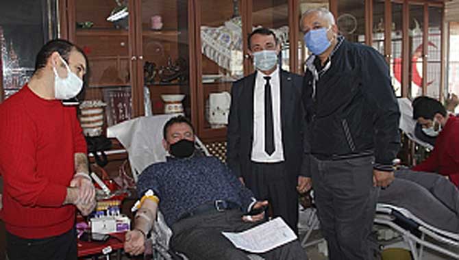 BAŞKAN GÜNDOĞDU KAN BAĞIŞI KAMPANYASINA DESTEK VERDİ