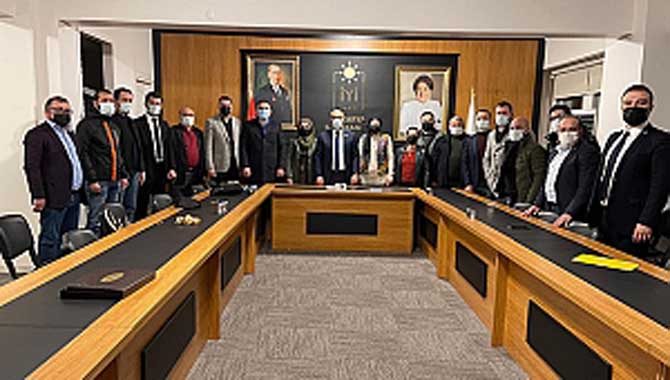 İYİ Parti Divan Kurulu ekonomi gündemiyle olağanüstü toplandı