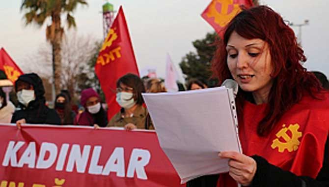 Kadınlar sokaktaydı: Asla boyun eğmeyeceğiz!