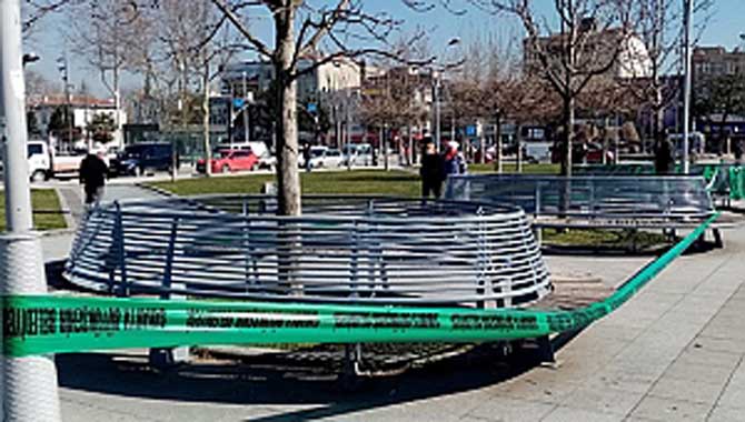 Oturma alanları şeritlerle kapatılıyor