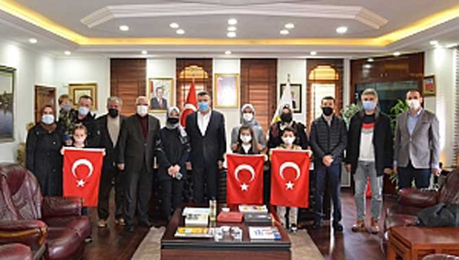 Sapanca Belediyesi’nden İstiklal Marşı’nı En Güzel Okuyana Ödül 