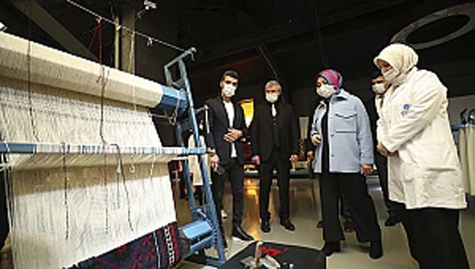 Atıklar becerikli eller ile sanata dönüşüyor