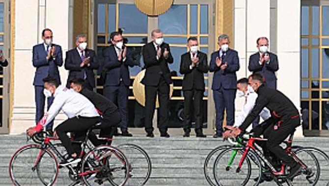 Bisiklet Takımı Cumhurbaşkanlığı Külliyesi’nde