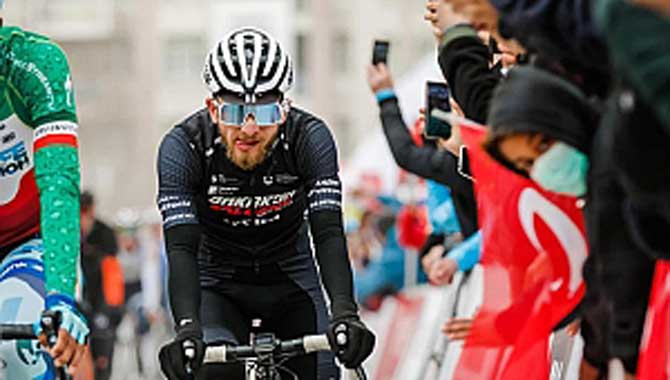 Büyükşehirli bisikletçi Vitaly Buts ‘Dağların Kralı’ ödülünü aldı