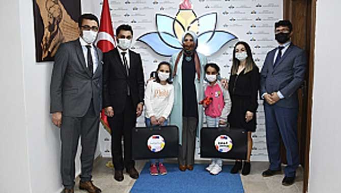 Durmuş, PİKTES 23 Nisan Ödüllerini Verdi 