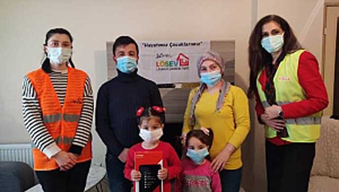 LÖSEV’DEN TABLET DESTEĞİ