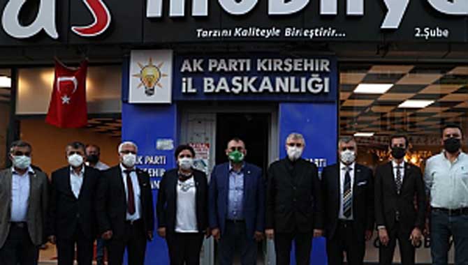 Başkan Yüce Kırşehir’de AK Parti İl teşkilatını ziyaret etti