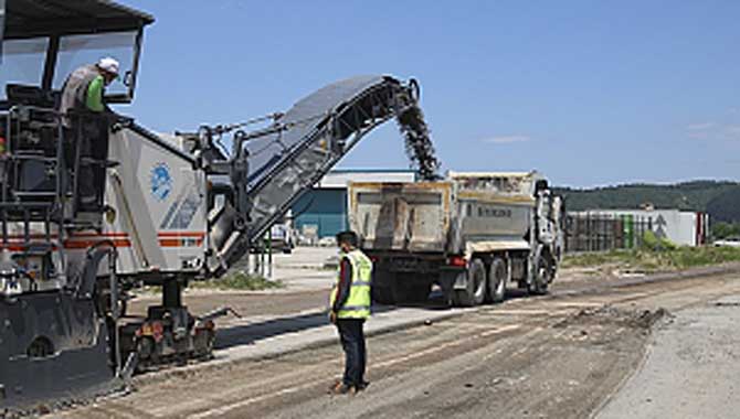 Büyükşehir Asfalt Çalışmalarını Başlattı