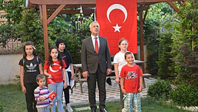 COŞKUYLA İSTİKLAL MARŞIMIZI OKUDUK 