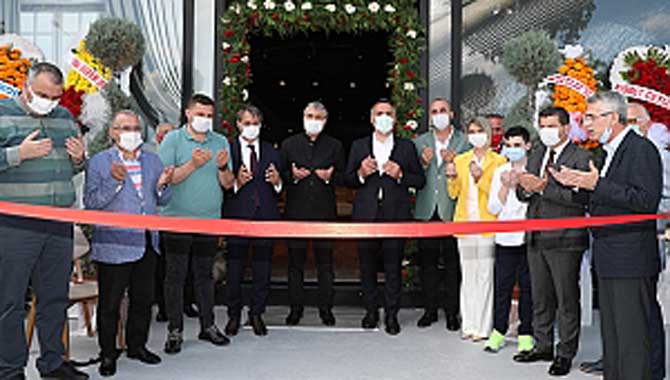 Açılış kurdelesini Başkan Yüce kesti