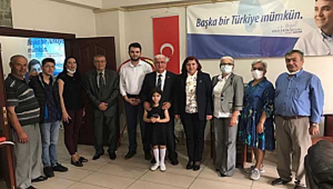  Demokrat Parti Sakarya il teşkilatı parti binasında bir etkinlik düzenledi