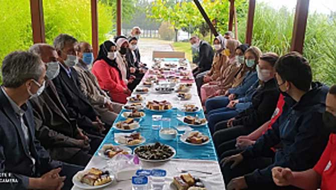 Durmuş, Ferizli'deki Öğrencinin Davetini Kırmadı