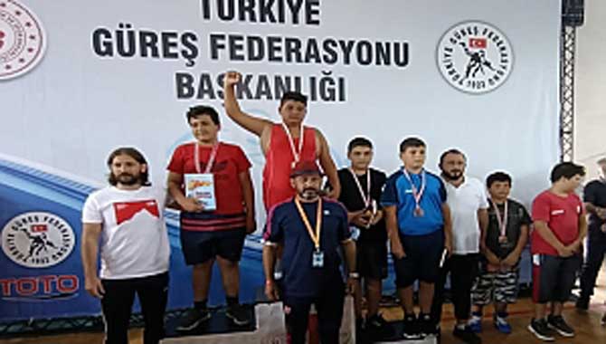 HENDEK BELEDİYESİ GÜREŞ TAKIMINDAN BÜYÜK BAŞARI