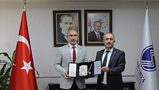 İlim Yayma Vakfı Genel Merkezinden Rektör Savaşan’a Ziyaret