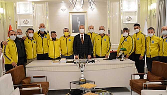 NAMAĞLUP ŞAMPİYONLARDAN BAŞKAN BABAOĞLU’NA ZİYARET