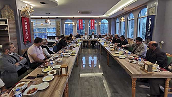 SAADET PARTİSİ BELEDİYE MECLİS ÜYELERİNİ TOPLADI