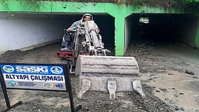 Sağanağın etkilediği bölgede SASKİ’den yoğun mesai