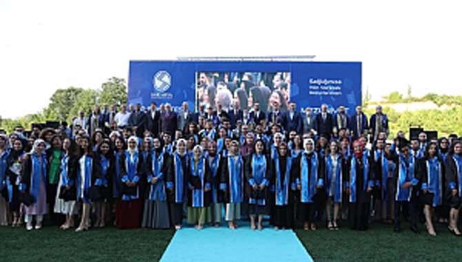 Sağlık ordusunun yeni hekimleri mezuniyet heyecanı yaşadı