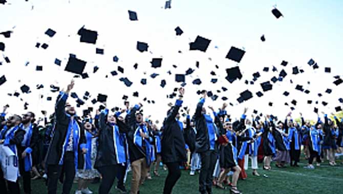 Sakarya Üniversitesinden İlk Yüz Yüze Mezuniyet