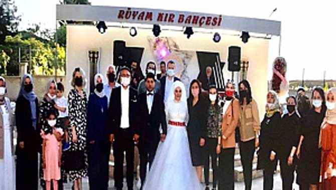  Yeni Öğretmenevinde İlk Düğün