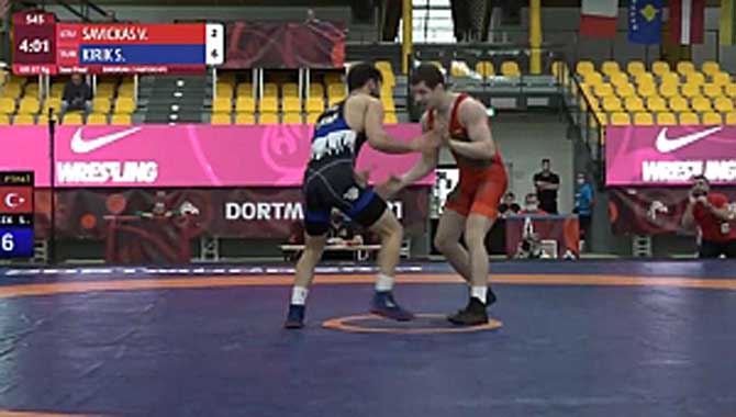 Büyükşehirli milli güreşçi Avrupa Gençler Şampiyonası’nda finale çıktı