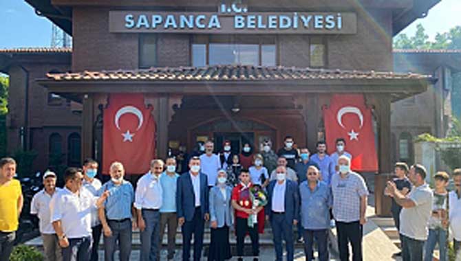 Dünya Şampiyonu Memleketinde Coşkuyla Karşılandı