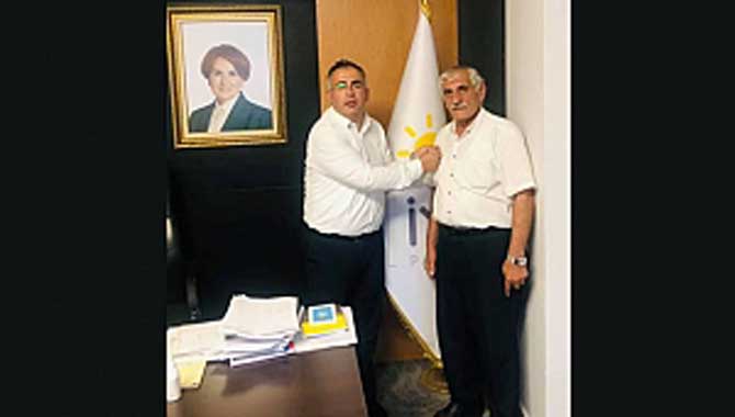 Eski muhtar Ak Parti’den istifa edip İYİ Partiye geçti