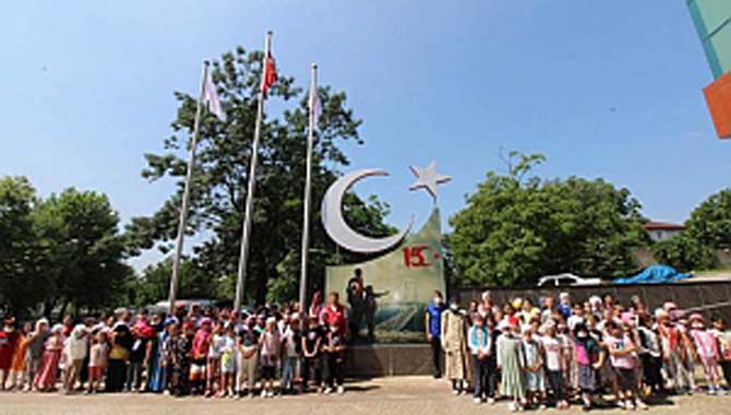 GENÇLİK ŞEHİTLERİ’Nİ UNUTMADI