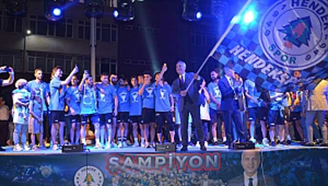HENDEK ŞAMPİYONLUĞU DOYA DOYA KUTLADI
