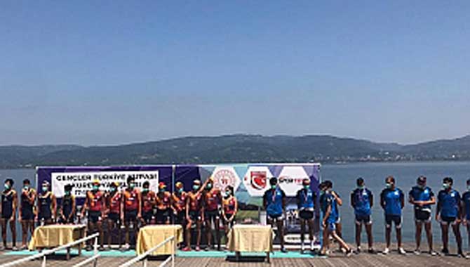 Kürek takımı Sapanca’da göz doldurdu