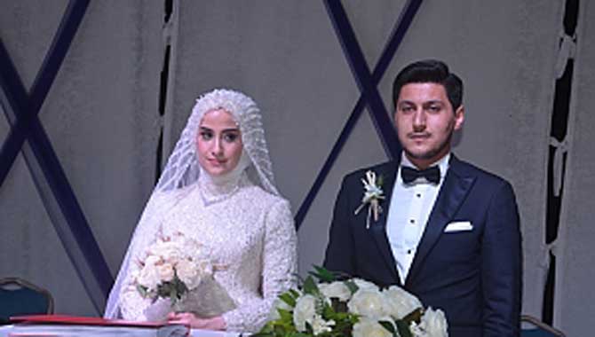 Mükerem Koç oğlu Ahmet Koç'u muhteşem bir düğünle evlendirdi