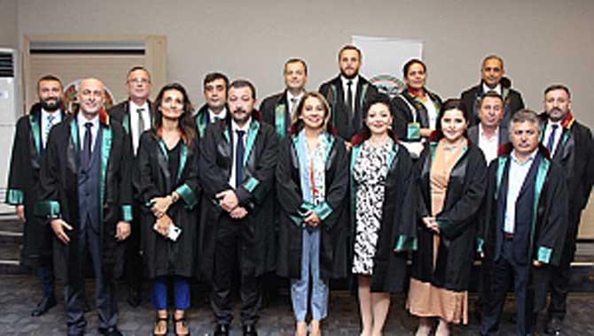 Sakarya Barosu'nun yeni başkanı ve yeni yönetimi mazbatasını aldı