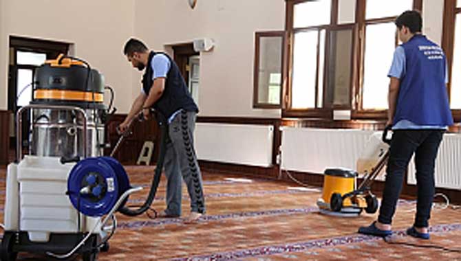 Serdivan’da Camiler Bayrama Hazır