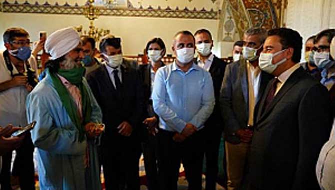 BABACAN, HACI BEKTAŞ VELİ’Yİ ANMA PROGRAMINA KATILDI ‘Siyasetçiler diline sahip olmalı’