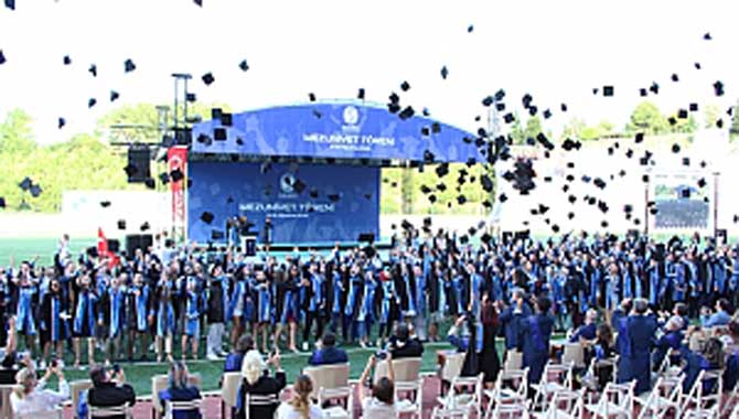 Baro Başkanı Yıldız hukuk mezunlarının mutluluğuna ortak oldu