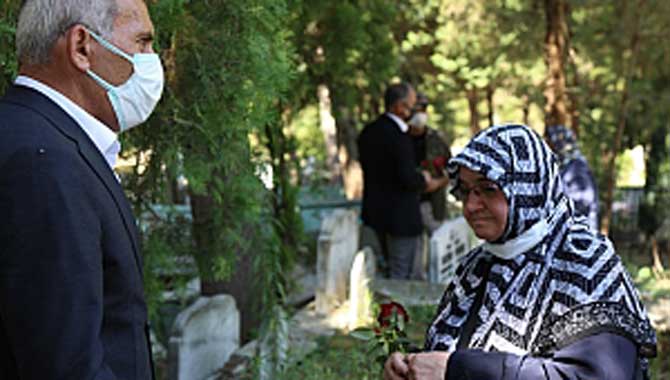 Depremde Hayatını Kaybedenler Serdivan'da Anıldı