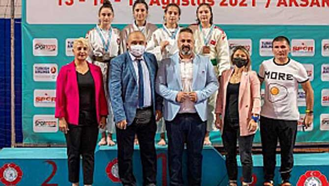 Judocu Sporcular Madalyalarla döndü
